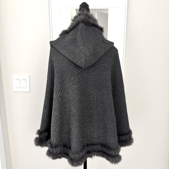 Hooded Grey Knitted Cape with Rabbit Fur Trim Dolce Cabo O/S - Picture 3 of 15
